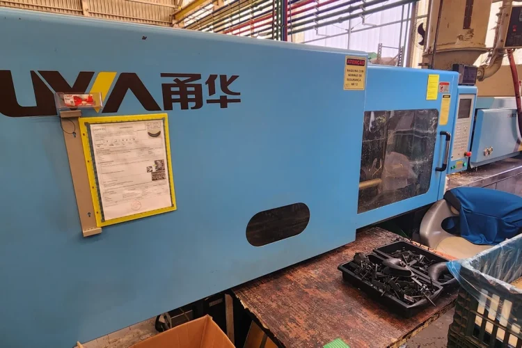 Injetora_UVA_178Ton-3-scaled-1